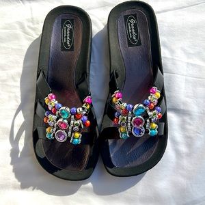 NWOT… Grandco sandals… size 9…
